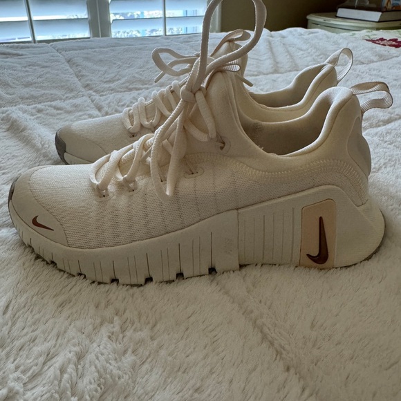 Nike Free Metcon 6 Women’s Sneakers - Picture 1 of 7